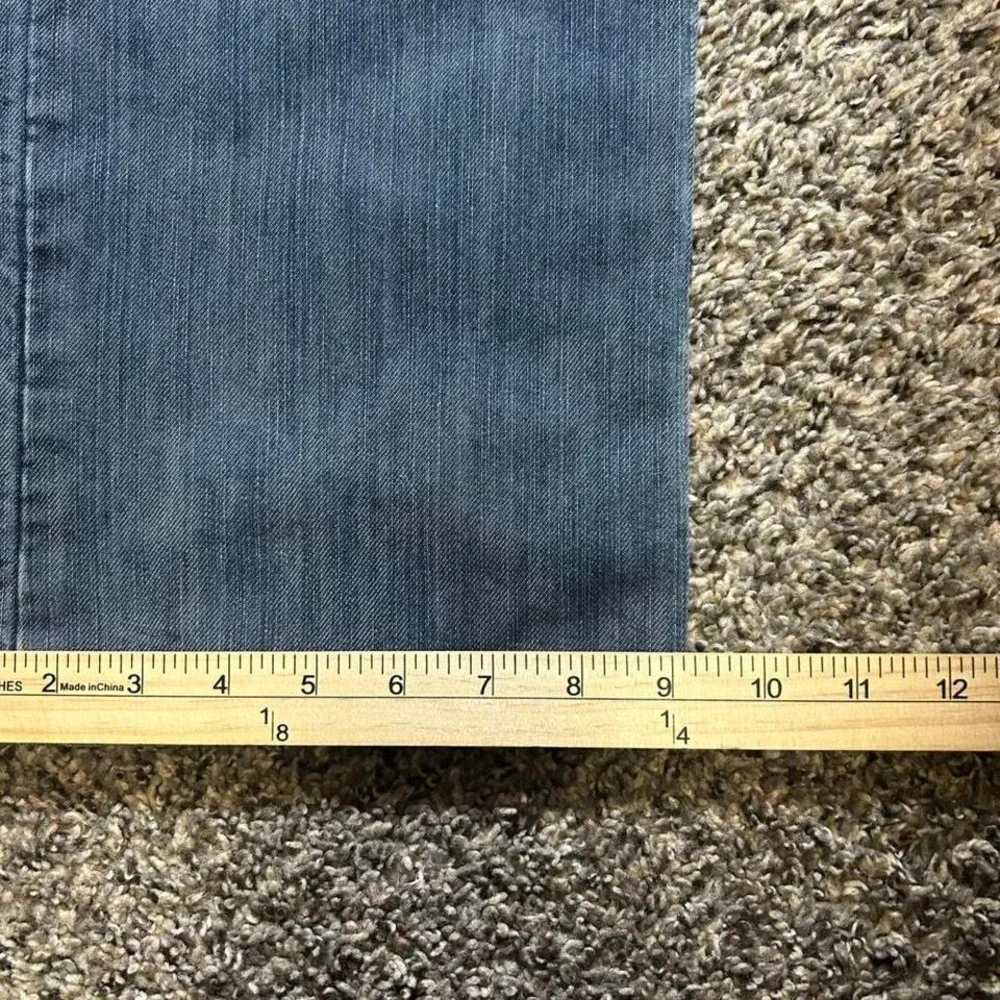 Levis •very good